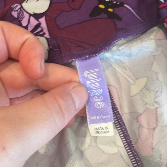 TC NWOT LuLaRoe Leggings Disney C02 5207 - Picture 3 of 3